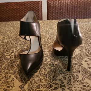 Nine West Women black 4-1/2 " heels 6-1/2 M